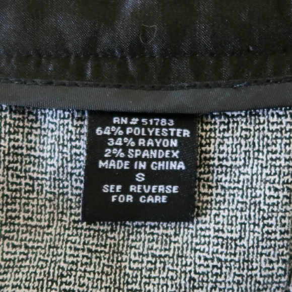 Maurices Women's Short Pleated Skater Skirt Size Small Satin Hem - Picture 9 of 11